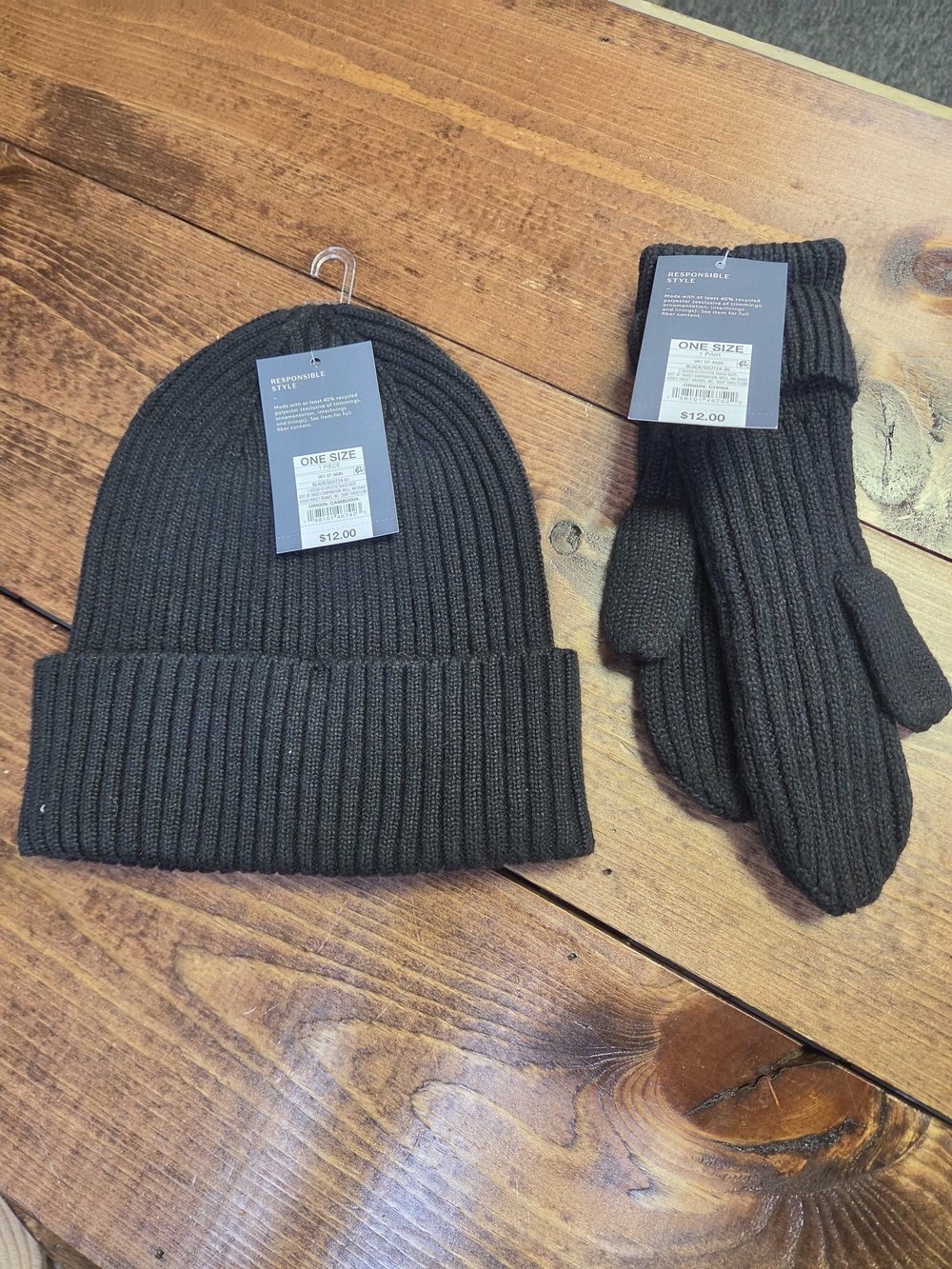 Universal Thread Black Ribbed Knit Beanie and Mittens Set